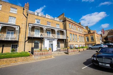 Hotels in Richmond Hill ON .